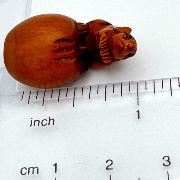 Ojime Bead Netsuke Mouse on Apple Fruit Hand-Carved Boxwood  Signed Figurine - Picture 4 of 8